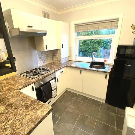 Spacious 2 Bed Apt Sleeps 4 Near Bournemouth Beach Εξωτερικό φωτογραφία