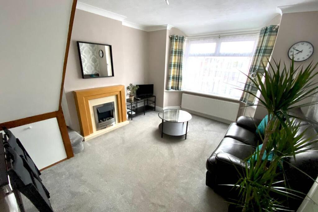 Spacious 2 Bed Apt Sleeps 4 Near Bournemouth Beach Εξωτερικό φωτογραφία