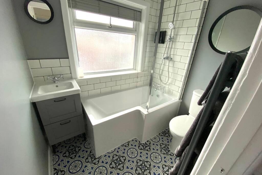 Spacious 2 Bed Apt Sleeps 4 Near Bournemouth Beach Εξωτερικό φωτογραφία